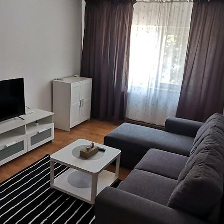 Dana Apartment ปีเตช ภายนอก รูปภาพ